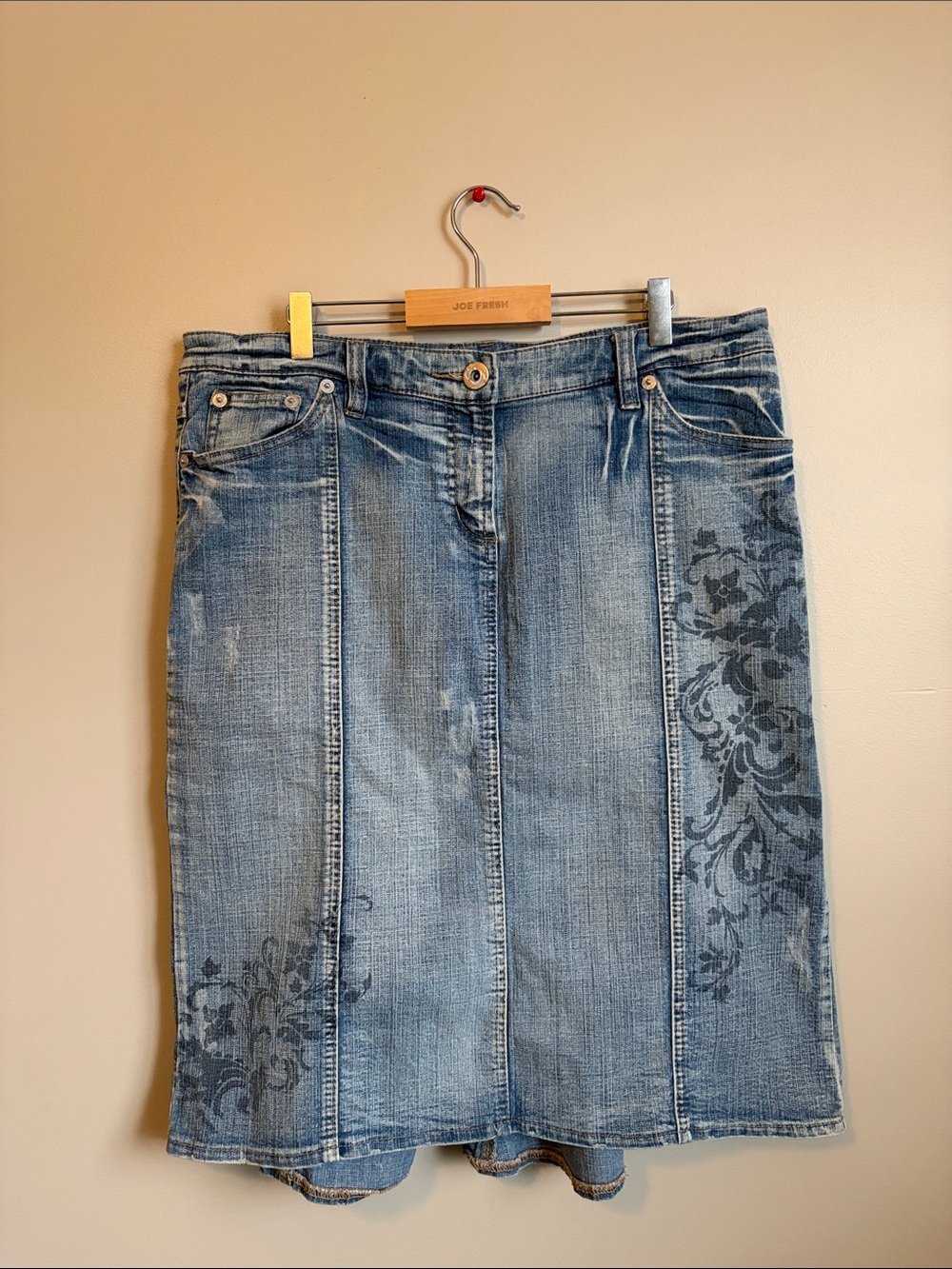 Y2K Women’s Denim Midi Skirt with graphic Floral Print
